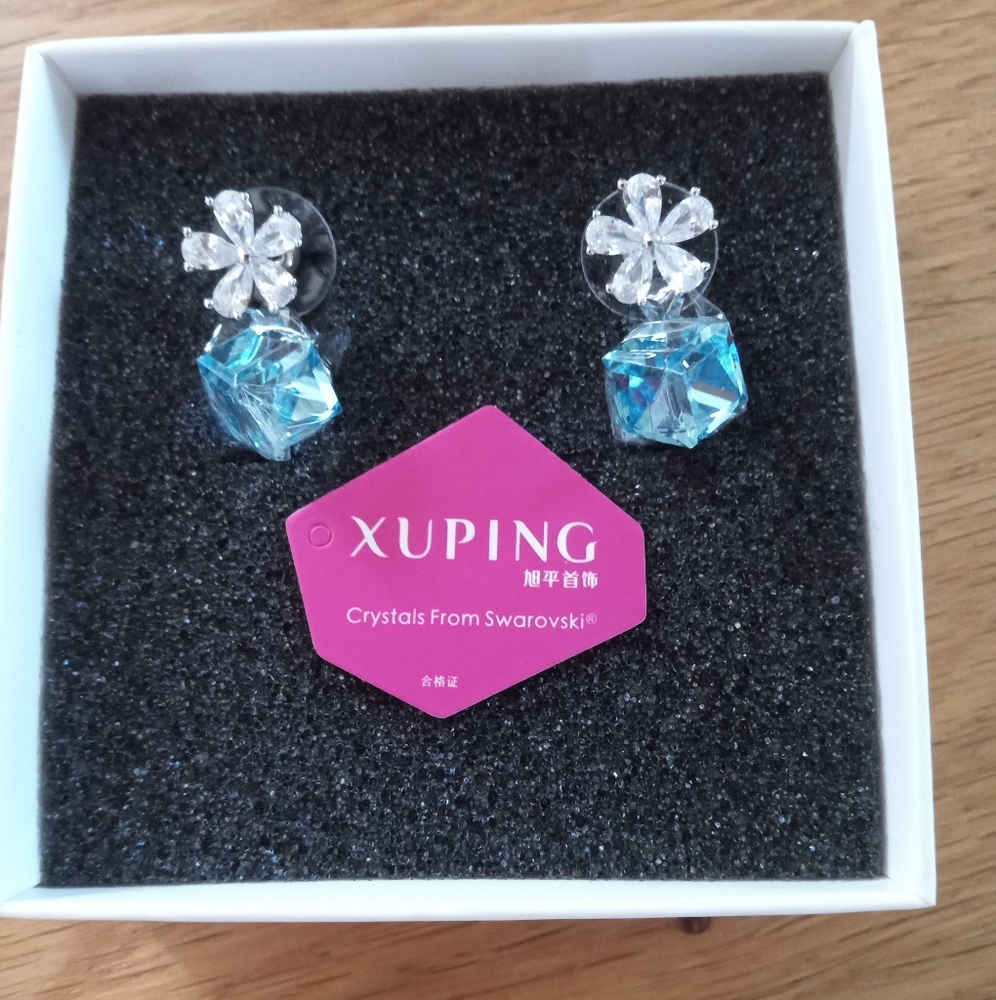 NWT Swarovski Crystals Blue Cube Earrings